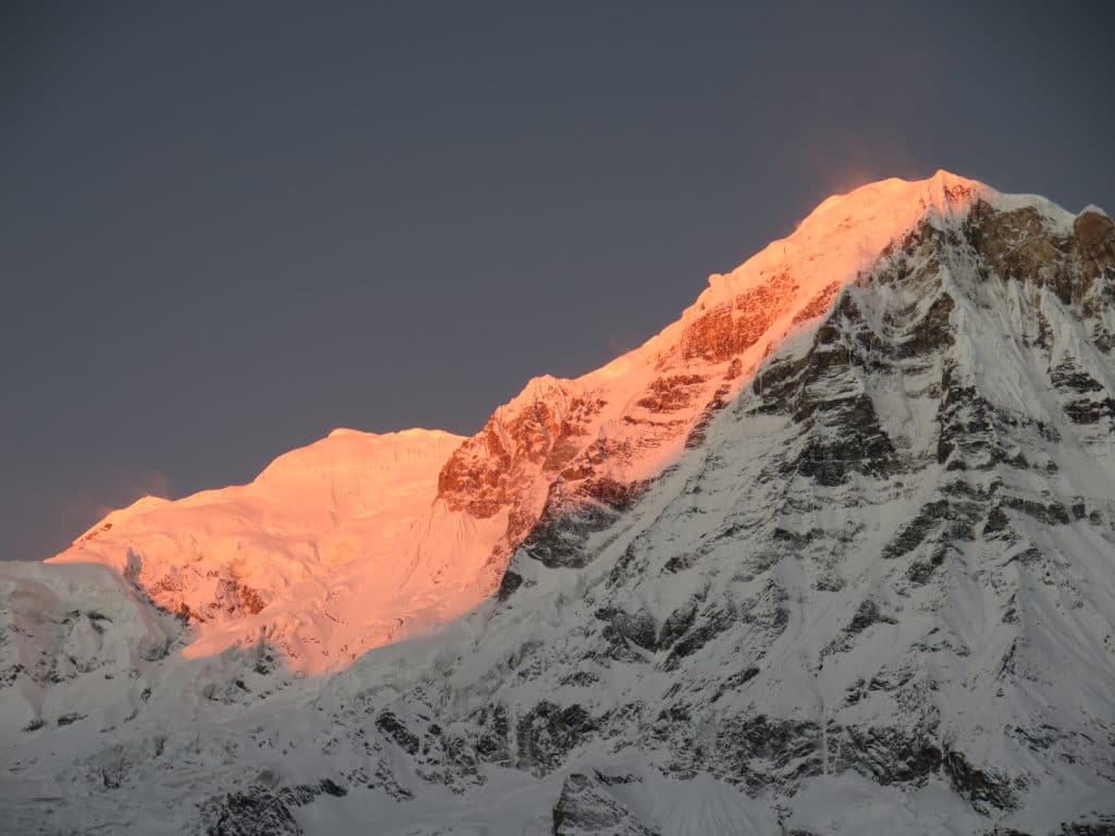 Voyager au Népal en 2022 - Lever de soleil sur l'Annapurna sud